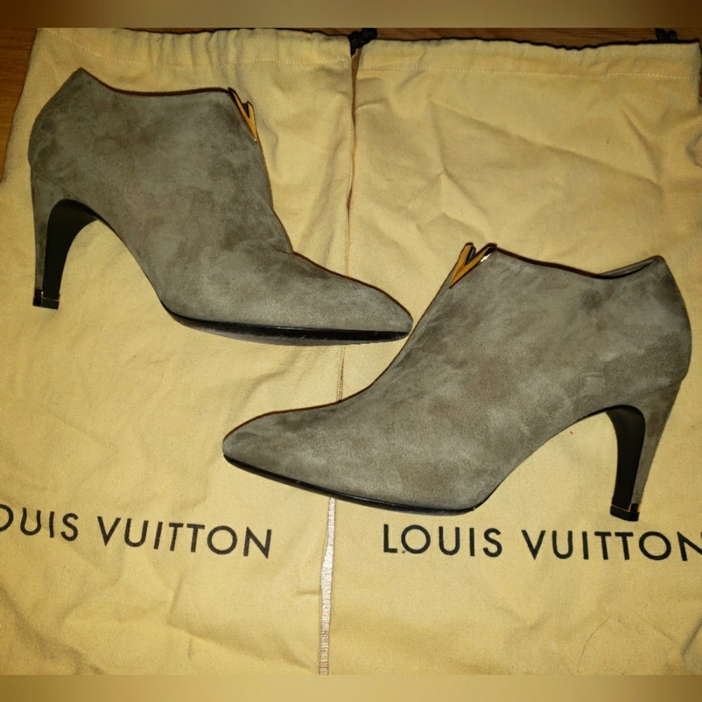 Louis Vuitton suede V Bahiana booties size 38 **Read Details **